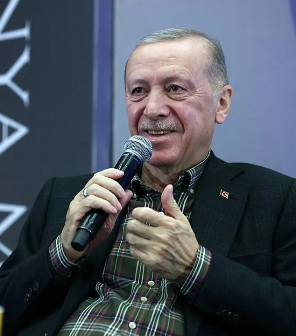 Başkan Erdoğan'dan gençlere burs müjdesi! Rakamı bizzat duyurdu